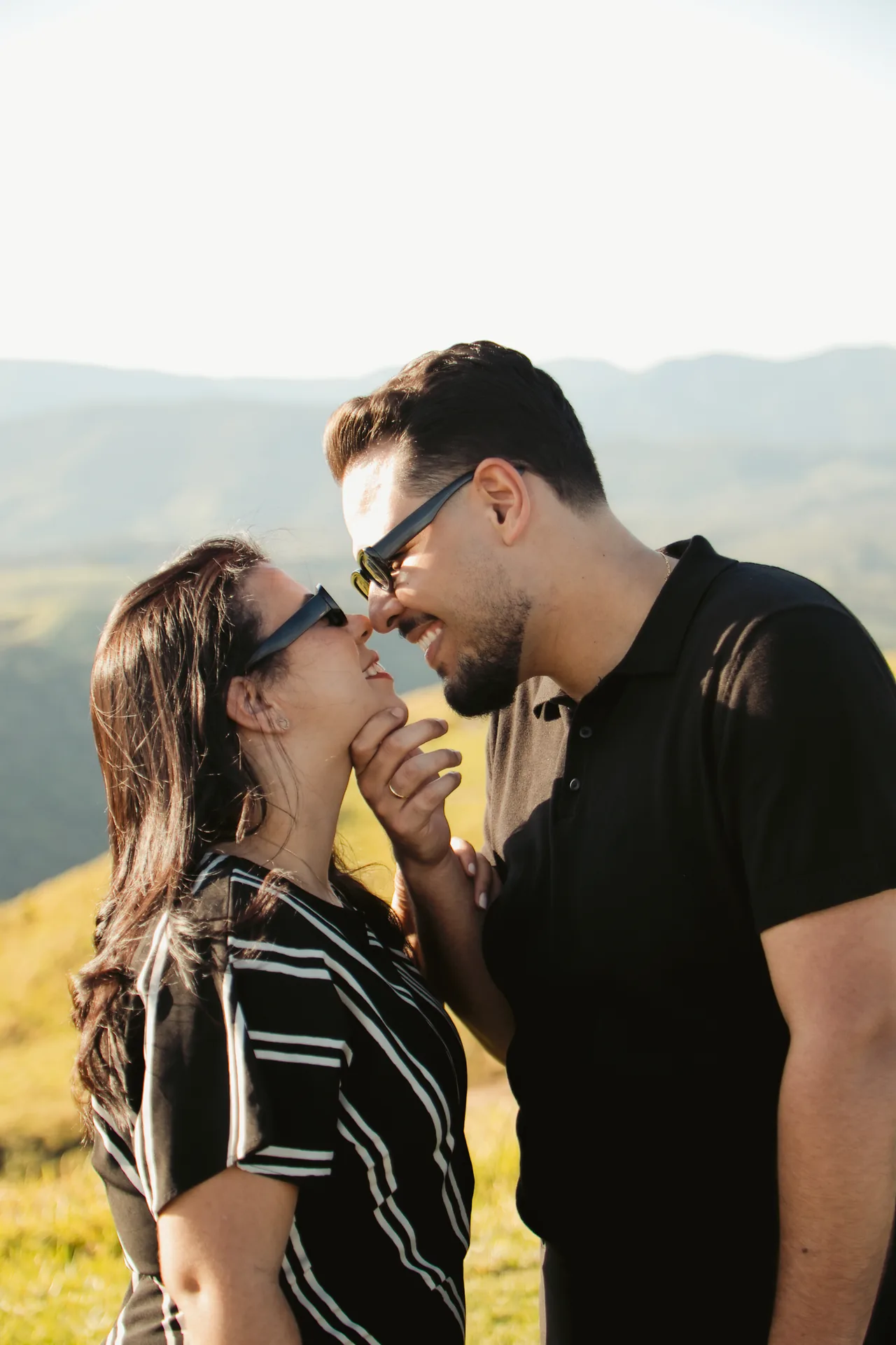 Um beijo de Bianca e Romeu durante o ensaio